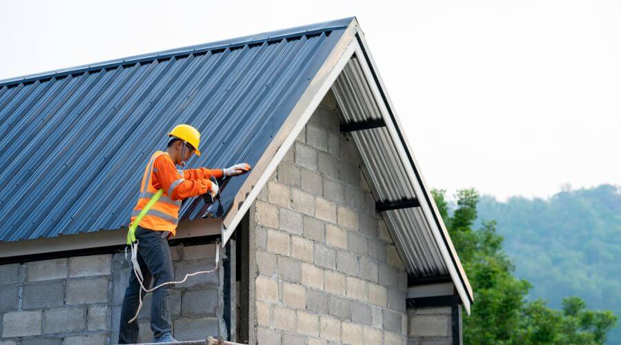 Professional residential roofers in Dewar, IA